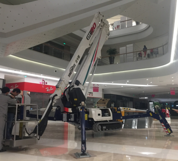 商場(chǎng)為什么選用蜘蛛式高空作業(yè)車