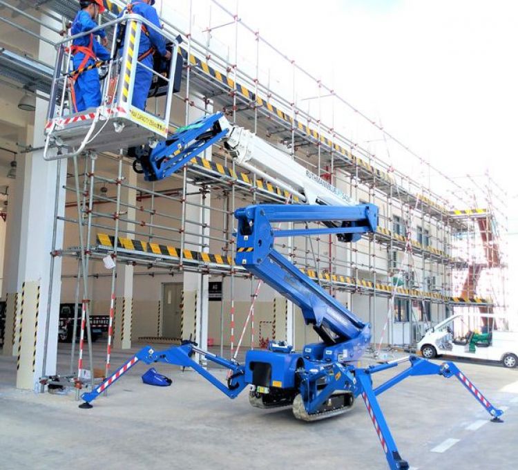 德國(guó)清潔公司引進(jìn)新型蜘蛛車提升高空作業(yè)能力